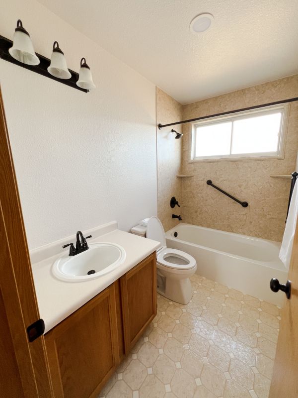 Top Bathroom Remodeling Companies in Pinckney, MI